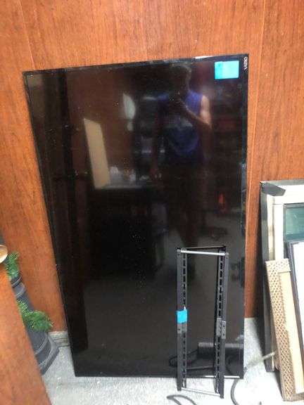 Visio Television 54in x 31in