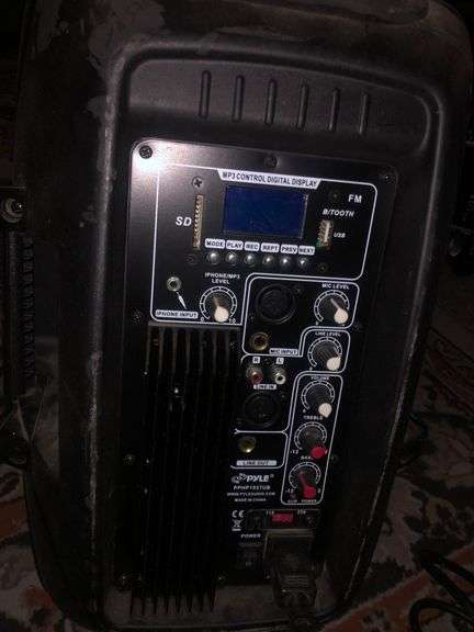 2 Large Black Pyle Speakers