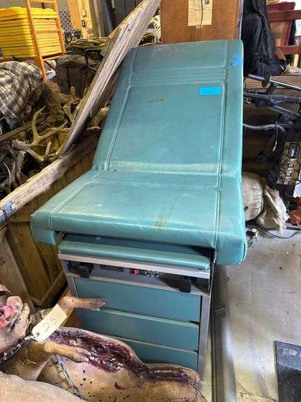 Doctor Exam Chair Approx 26in x 46in