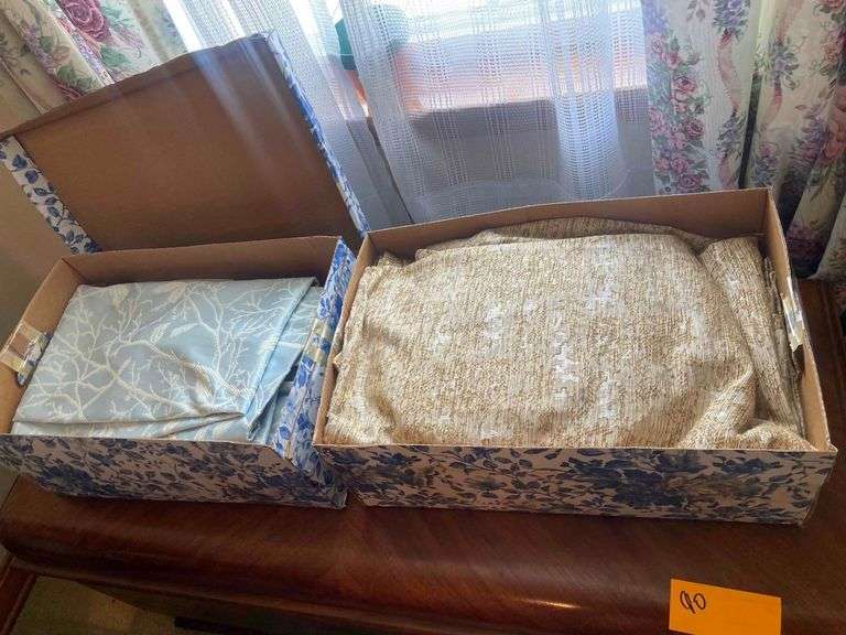 Lane Cedar Chest and Linens