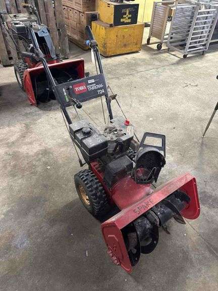 Toro 724 24in Snow Thrower - Model 38072 - Serial No. 8901548