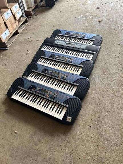 Lot of 5 Electronic Yamaha Keyboards