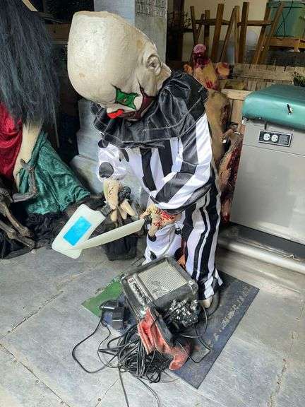 Animated Killer Clown Prop w/ Pyle Pro PVAMP20 Guitar Amp - 44in Tall