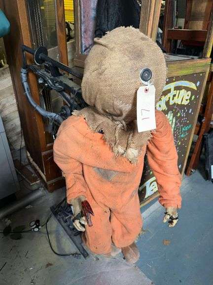 Animated Scarecrow w/ Jumpsuit Prop - Includes Extra Head - 46in Tall