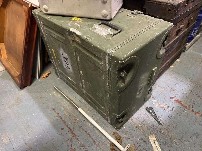 8 Various Sized Equipment Cases