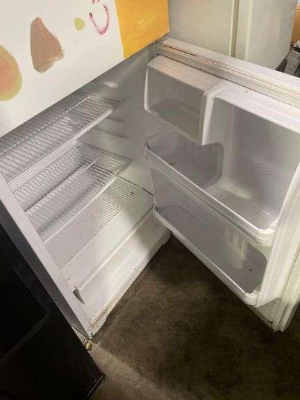 Hotpoint Refrigerator 28inx28inx62in