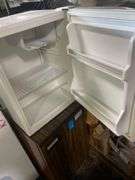Haier Mini Fridge 19inx20inx25in