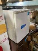 Haier Mini Fridge 19inx20inx25in