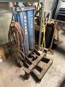 Walker 7 Ton Pneumatic Bumper Jack - Model 93692 - Serial No. 692K08200