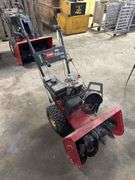 Toro 724 24in Snow Thrower - Model 38072 - Serial No. 8901548