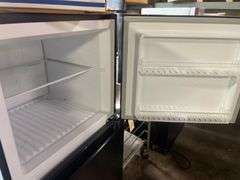 Insignia Fridge 26inx23inx58in