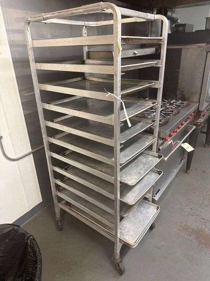 Speed Rack with 11 Aluminum Full Sheet Pans