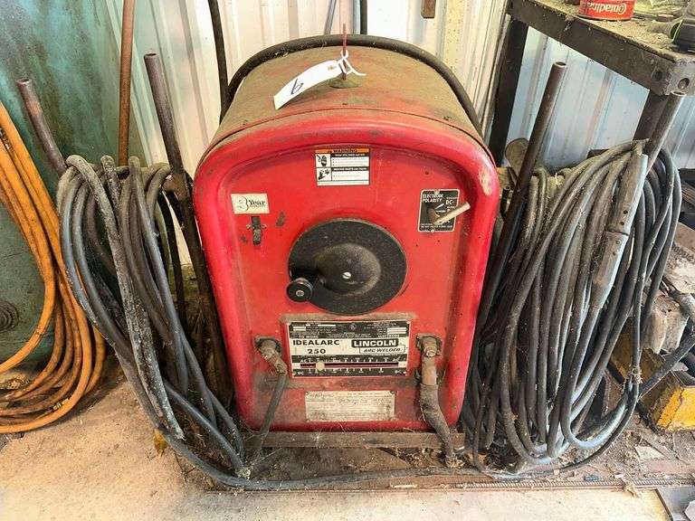 Lincoln IDEALARC 250 Arc Welder - Model 250-250 - Serial No. AC-701046 - Includes Welding Guns and Rods