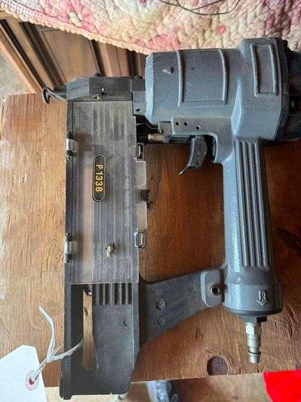 Central Pneumatic P1338 Nailer