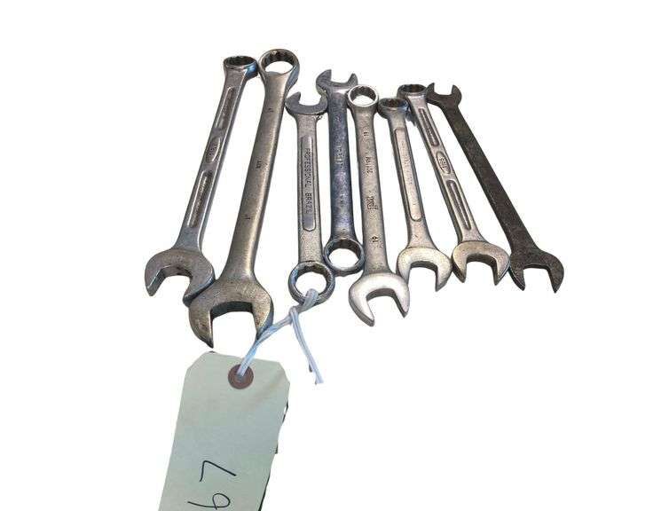 Various Sized Fixed Wrenches image