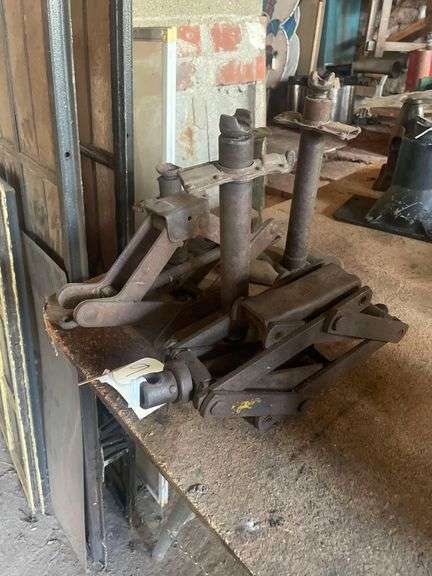 2 Mechanical Jack, 3 Various sizes Support Stands