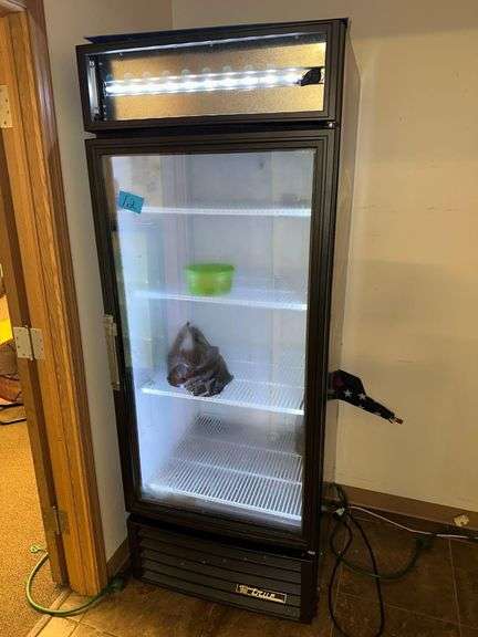 True Mfg. Refrigerated Single Door Merchandiser - Model GDM-26-LD - Serial No. 8081778 - 1PH - 30in x 30in x 80in