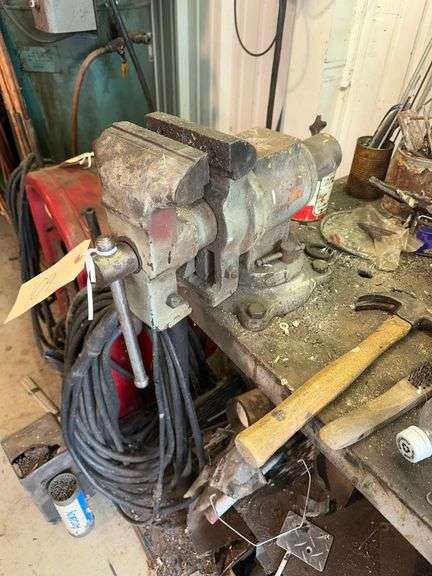 Vintage H-D Vise image