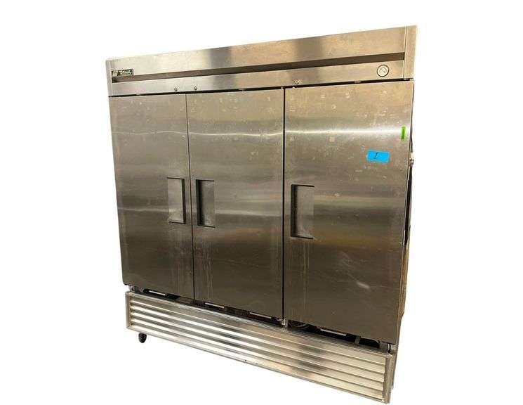 True Mfg. 3 Door Reach In Freezer - Model T-72F - Serial No. 1-3936126 - 1PH - 78in x 30in x 34in