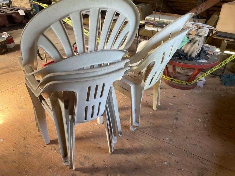 6 White Plastic Lawn Chairs