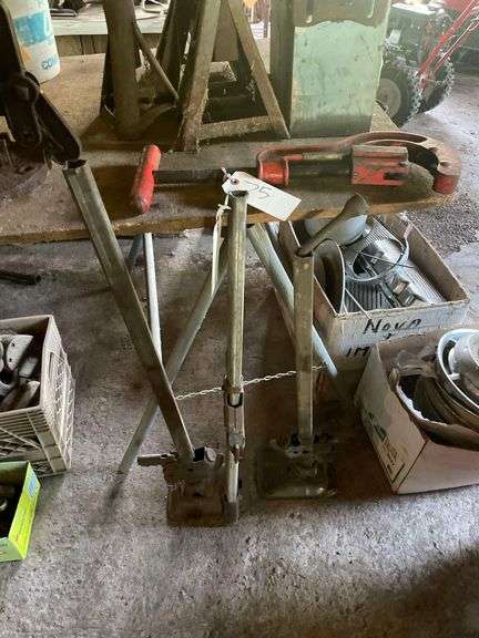 3 Car Jacks image