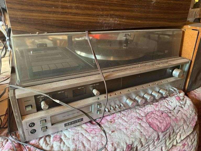 Zenith Stereo System and Speakers