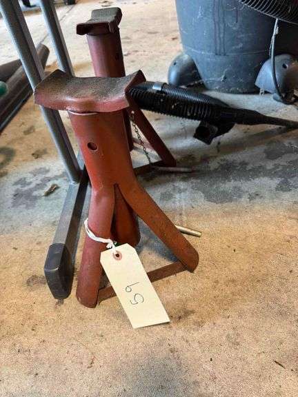 Pair of Red Jack Stands