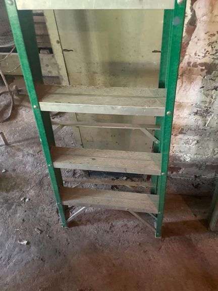 Ladder Approximately 6.5 ft