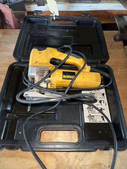 DEWALT Corded Electric Jig Saw With Case
