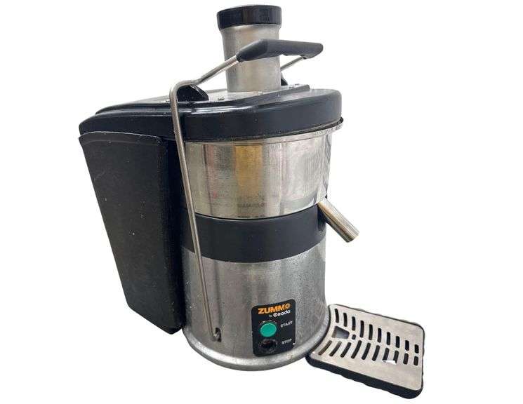 Zummo Z22 Cold Press Continuous Feed Fruit & Vegetable Juicer - 1/2 gal Juice/Minute, 800W, 120v