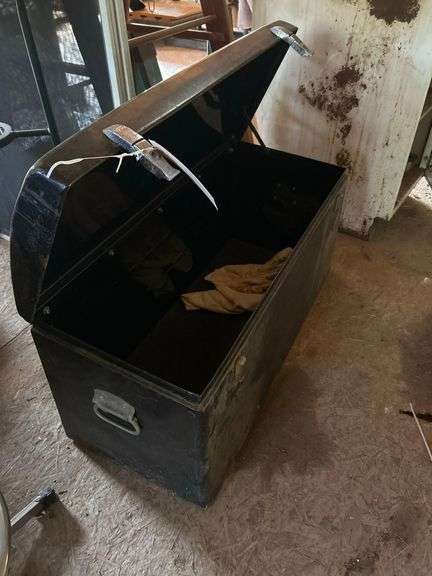 Metal Chest 17in x 36in x 14in