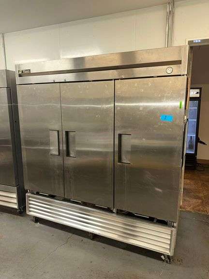 True Mfg. 3 Door Reach In Freezer - Model T-72F - Serial No. 1-3936126 - 1PH - 78in x 30in x 34in