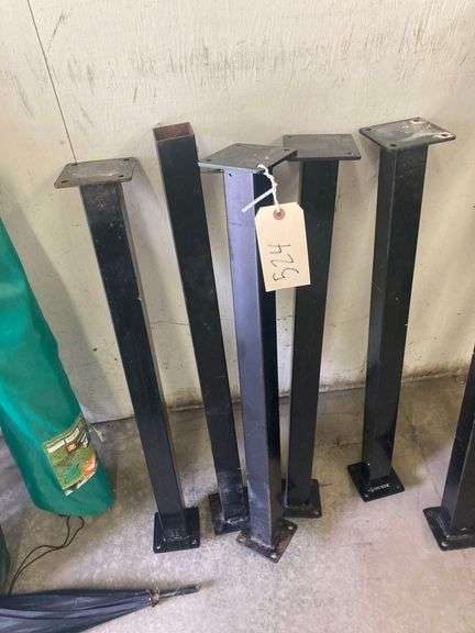 4 32in Metal Table Legs, 1 Metal Table Leg with Broken Top