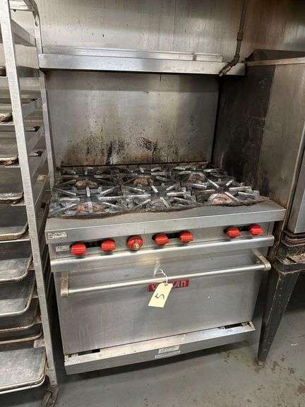 Vulcan 8 Burner Gas Range w/ Oven and Shelf - Natural Gas - 36in x 32in x 62in