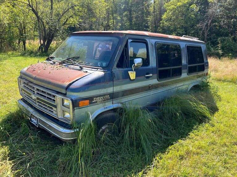 1988 Chevy Van - VIN: 2GBEG25K4J4134686 image