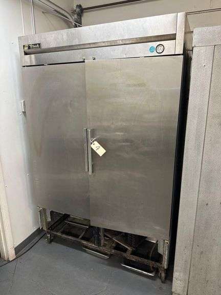 True Mfg. 2 Door Reach In Refrugerator - Model T-49 - Serial No. 968336 - 1PH - 54in x 31in x 84in