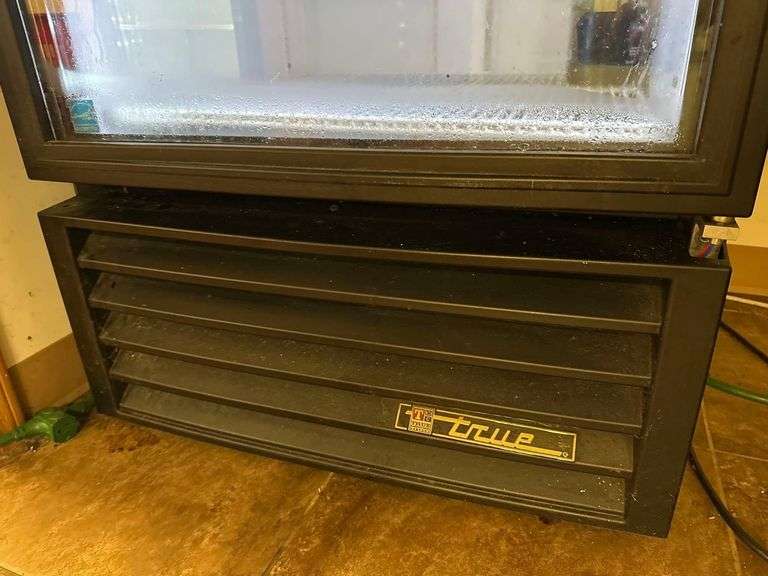 True Mfg. Refrigerated Single Door Merchandiser - Model GDM-26-LD - Serial No. 8081778 - 1PH - 30in x 30in x 80in
