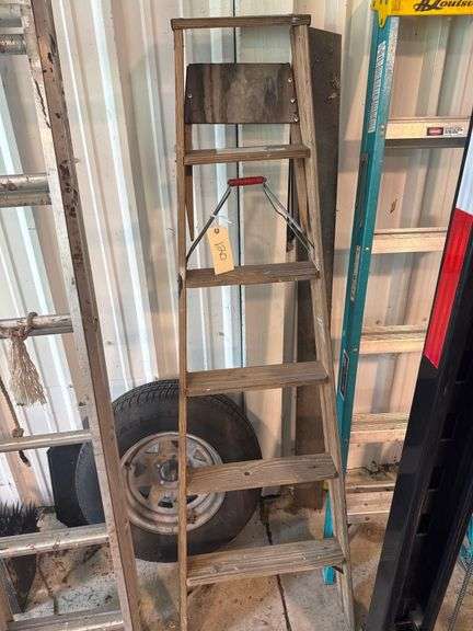 6’ Wooden Step Ladder