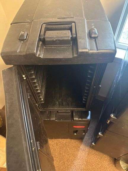 2 Rubbermaid Insulated Food Pan Carriers