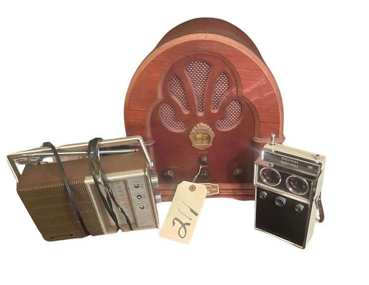 Thomas Collectors Edition Radio Number 1067 - Sylvania and Panasonic Radios image