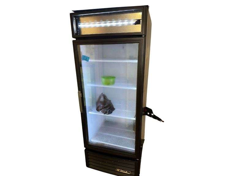 True Mfg. Refrigerated Single Door Merchandiser - Model GDM-26-LD - Serial No. 8081778 - 1PH - 30in x 30in x 80in