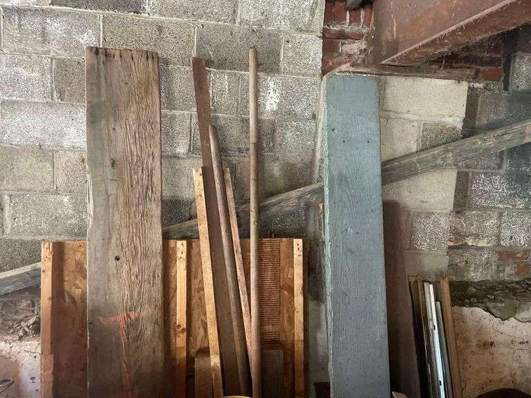 Table 5ftx2.5ftx2.5ft of Various Hardware, Wood Scrap