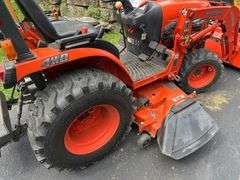 Kubota B2620 HST Tractor w/ 50in Front End Loader, 60in Mower Deck, and ROPS - Serial No. 56717 - *ONLY 277 Hours* - 3 Pt Hitch and PTO - Front End Loader (Model LA364)(Serial No. B1885) - Mower Deck (Model RCK60-29B)(Serial No. 21870) - ROPS (Model SFB-F292)(Serial No. 74324)