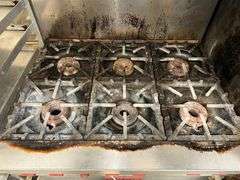 Vulcan 8 Burner Gas Range w/ Oven and Shelf - Natural Gas - 36in x 32in x 62in