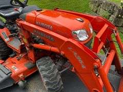 Kubota B2620 HST Tractor w/ 50in Front End Loader, 60in Mower Deck, and ROPS - Serial No. 56717 - *ONLY 277 Hours* - 3 Pt Hitch and PTO - Front End Loader (Model LA364)(Serial No. B1885) - Mower Deck (Model RCK60-29B)(Serial No. 21870) - ROPS (Model SFB-F292)(Serial No. 74324)