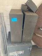 2 Outdoor Pole Lights, 16in x 24in