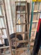 6’ Wooden Step Ladder