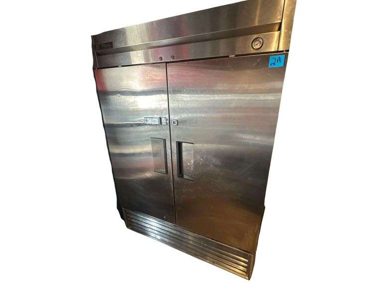 True Mfg. 2 Door Reach In Refrigerator - Model T-49 - Serial No. 1-4383897 - 1PH - 54in x 31in x 83in image