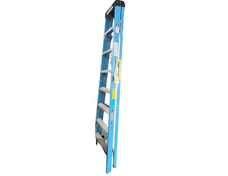 8’ Werner Fiberglass Step Ladder image