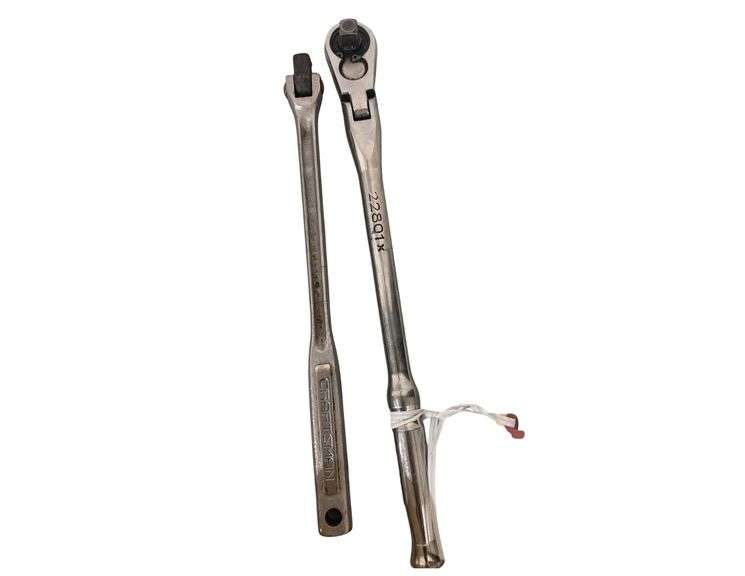 3/8in Socket Wrench and Ratchet image
